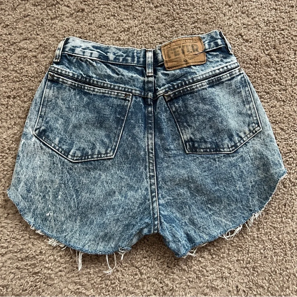 Fever Vintage Medium Wash Blue Raw Hem Button Fly Denim Jean Shorts Size 11